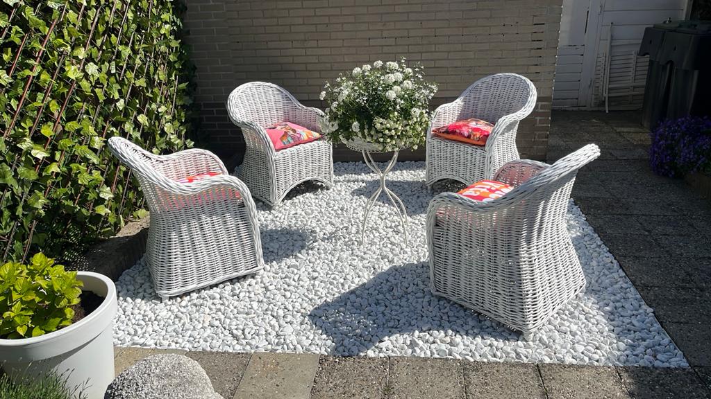 4 Rieten Witte Stoelen Tuinstoelen Brocante., Ophalen of Verzenden, Zo goed als nieuw
