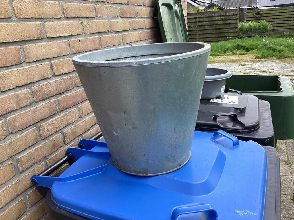 Aluminium bloem pot, Tuin en Terras, Bloempotten, Rond, Ophalen of Verzenden, Zo goed als nieuw, Tuin