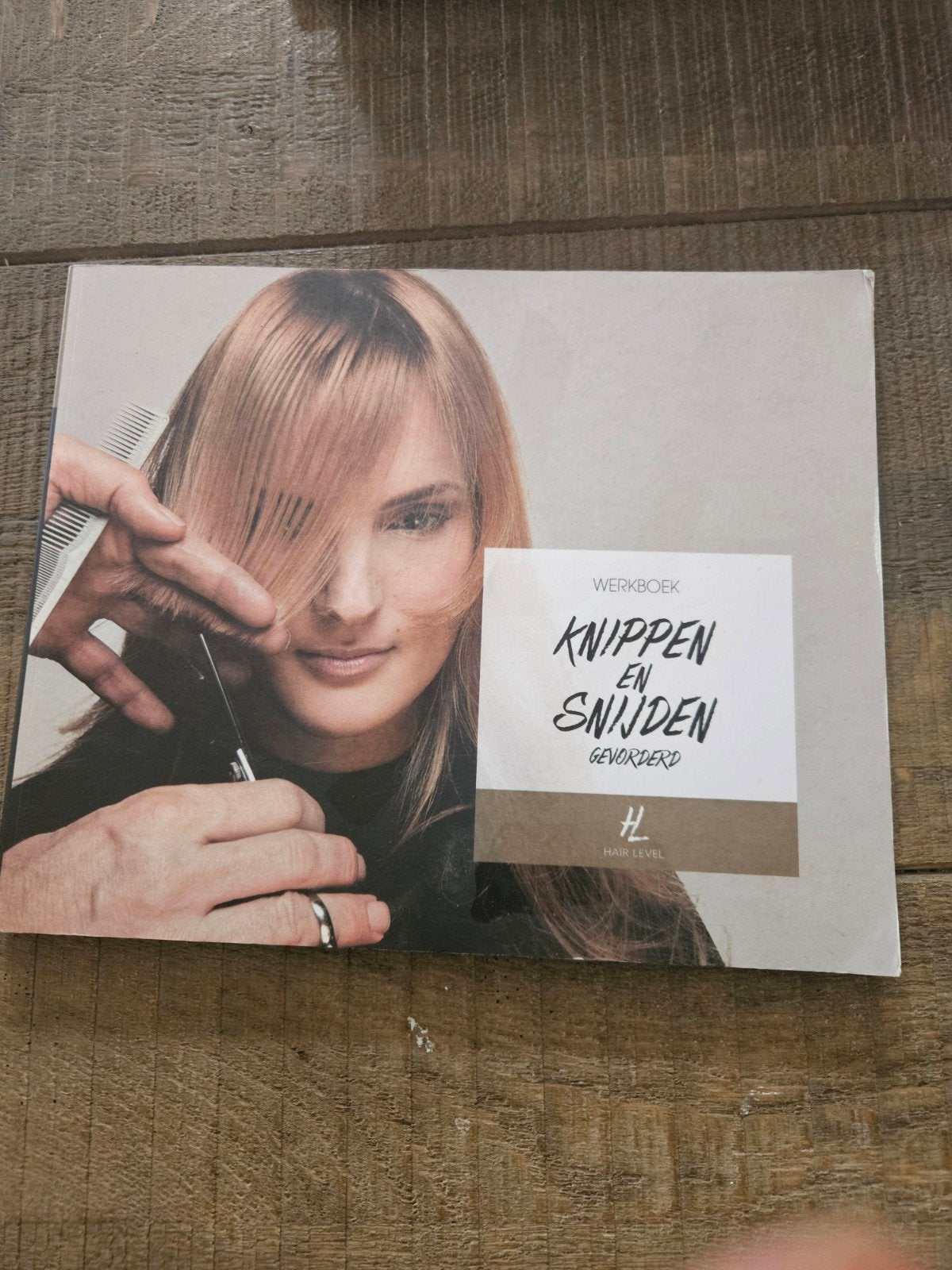 Werkboek Kappersvak Knippen en Snijden Gevorderd, Ophalen of Verzenden, Zo goed als nieuw