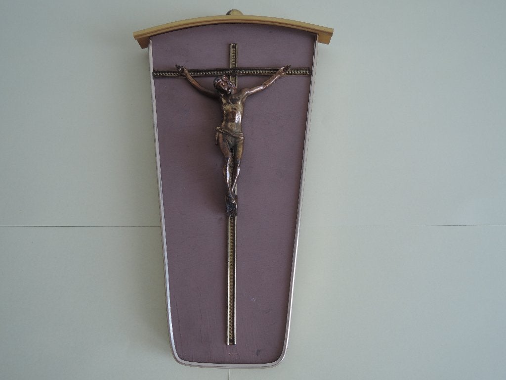 Koperen kruisje op wandhanger, Verzamelen, Religie, Ophalen of Verzenden, Zo goed als nieuw, Christendom | Katholiek