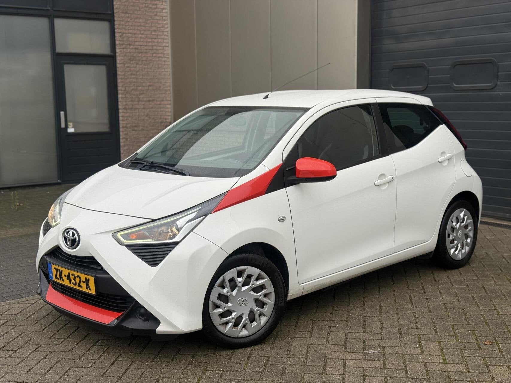 Toyota Aygo 1.0 VVT 2019 x-play Airco/Camera/Cruise 5-DRS, Auto's, Voorwielaandrijving, Gebruikt, Euro 6, Wit