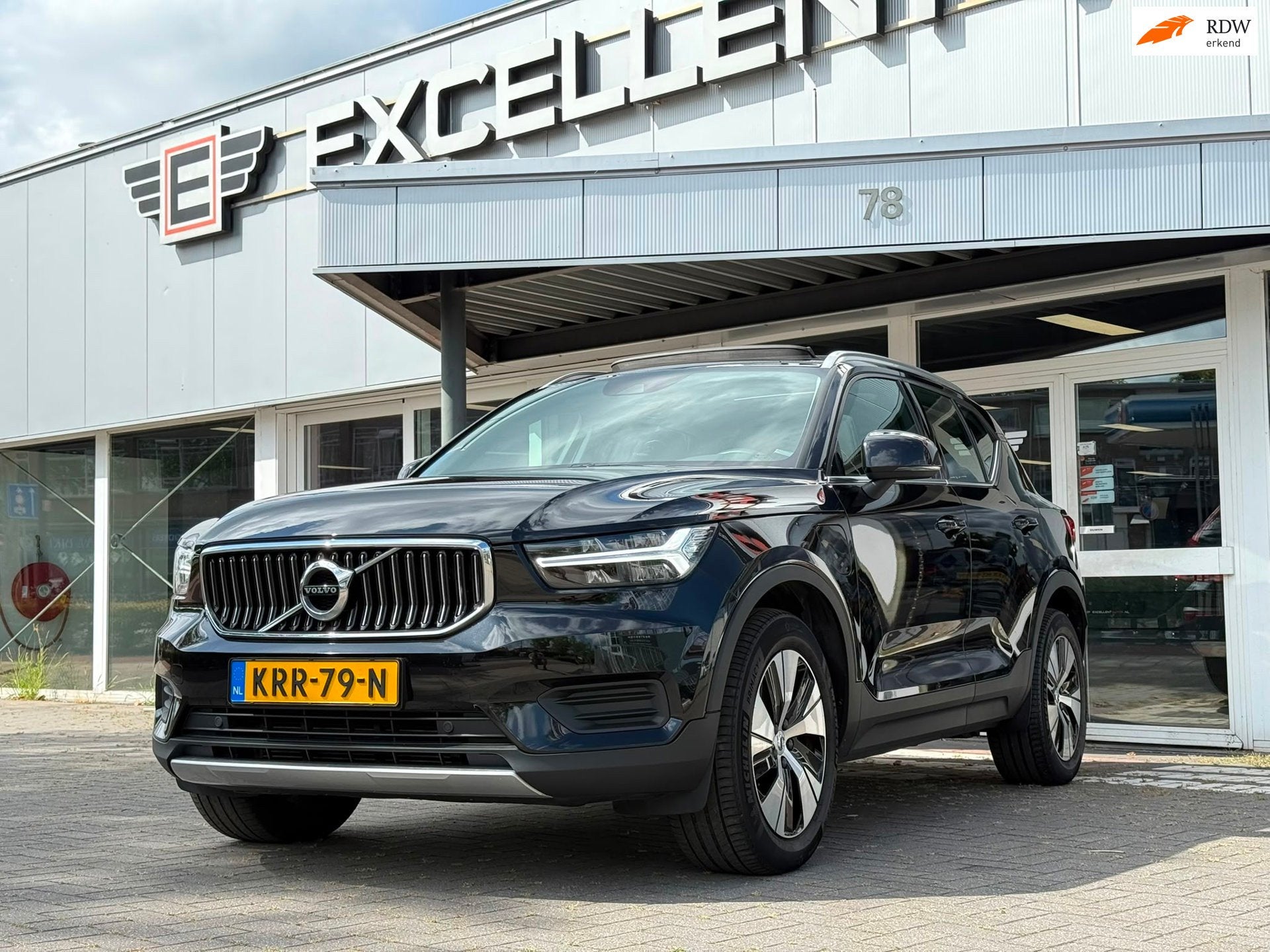 Volvo XC40 1.5 T4 Recharge Inscription Expression | Panorama, Dealer onderhouden, Stof, Zwart, Zwart