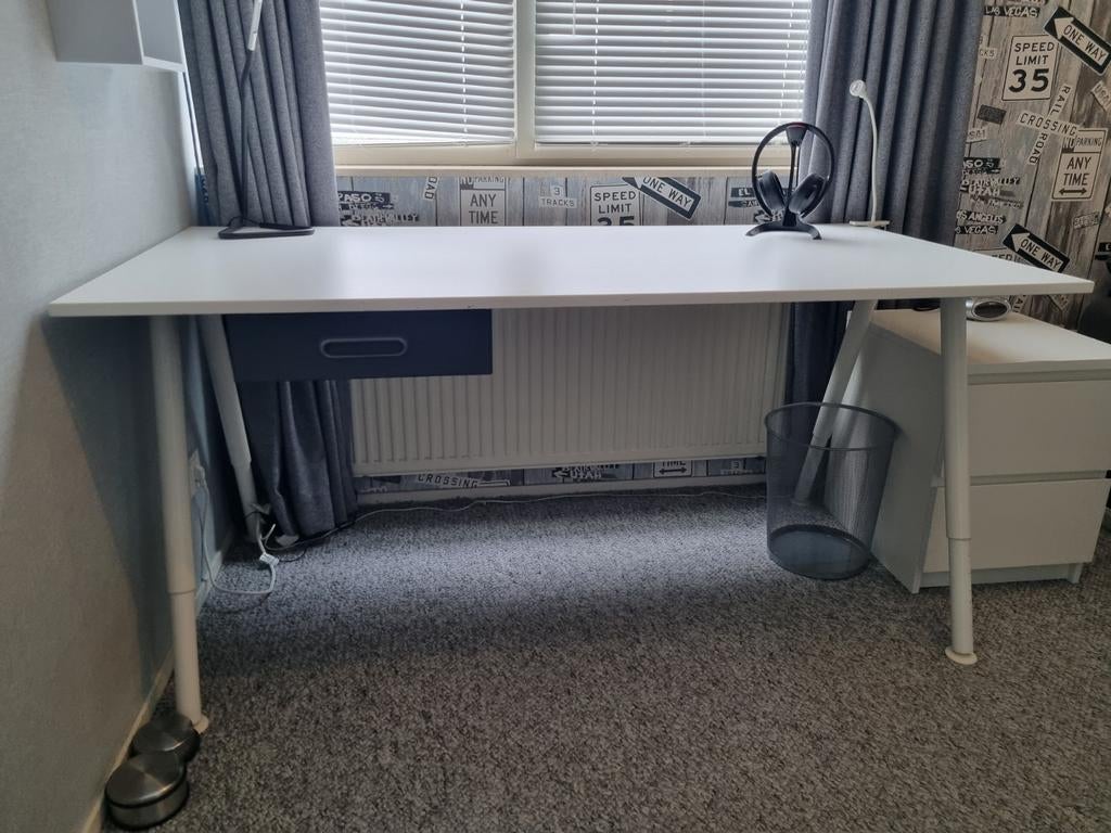 Bureau wit ikea galant met verstelbare poten, Ophalen of Verzenden