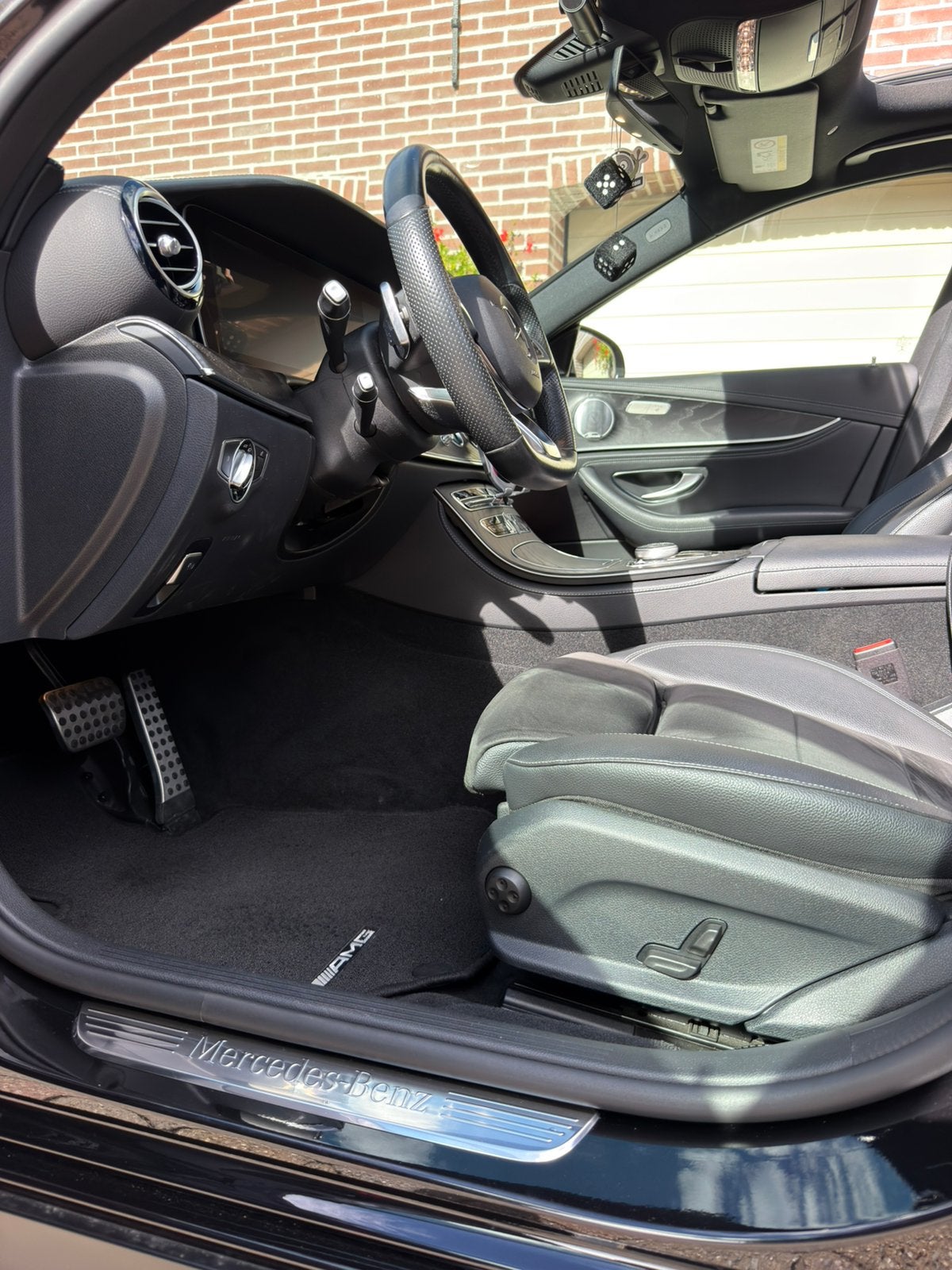 Foto 18 van Mercedes-Benz E 200 | BRABUS/AMG styling | MAT ZWART |