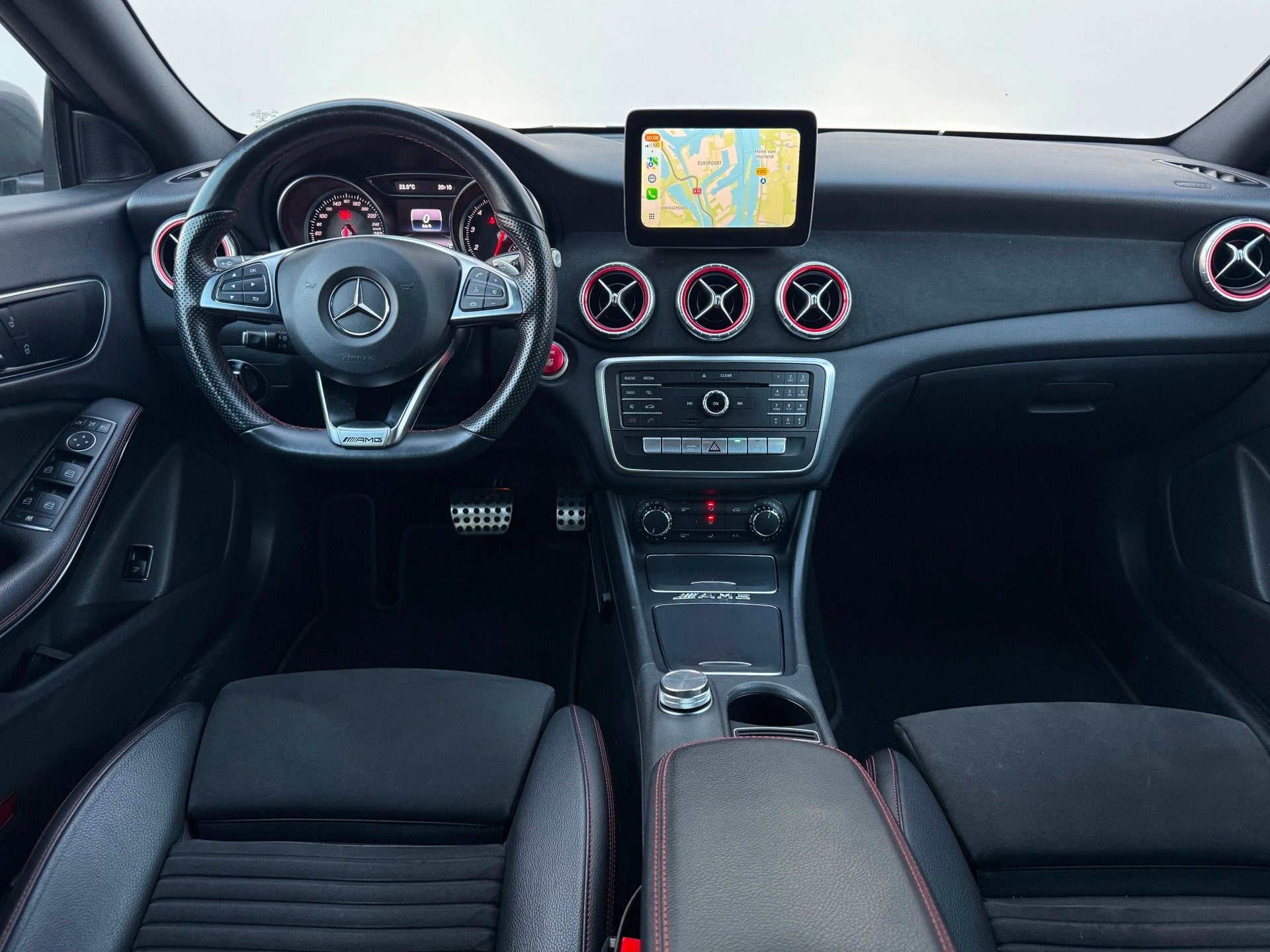 Mercedes-Benz CLA-klasse 200 Amg Org NL Pano Uitlaatklep sch, Auto's, Gebruikt, Euro 6, 715 kg, Bedrijf