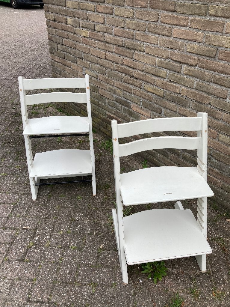 2 Stokke Tripp Trapp stoelen -Wit- te koop (opknappers), Ophalen, Gebruikt, Meegroeistoel, Aanschuifbaar