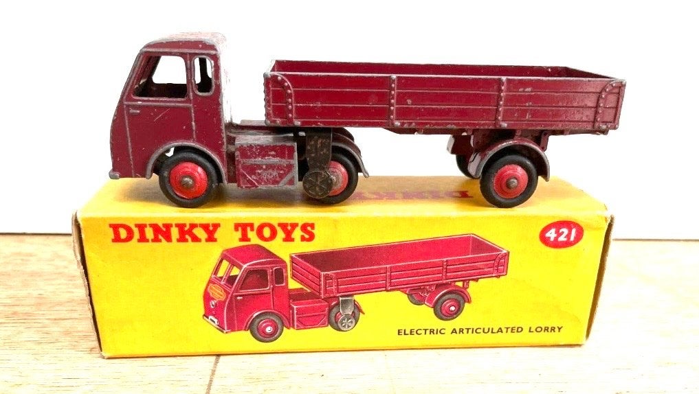 Dinky Toys 421 Electric Articulated Lorry met doos, Ophalen of Verzenden