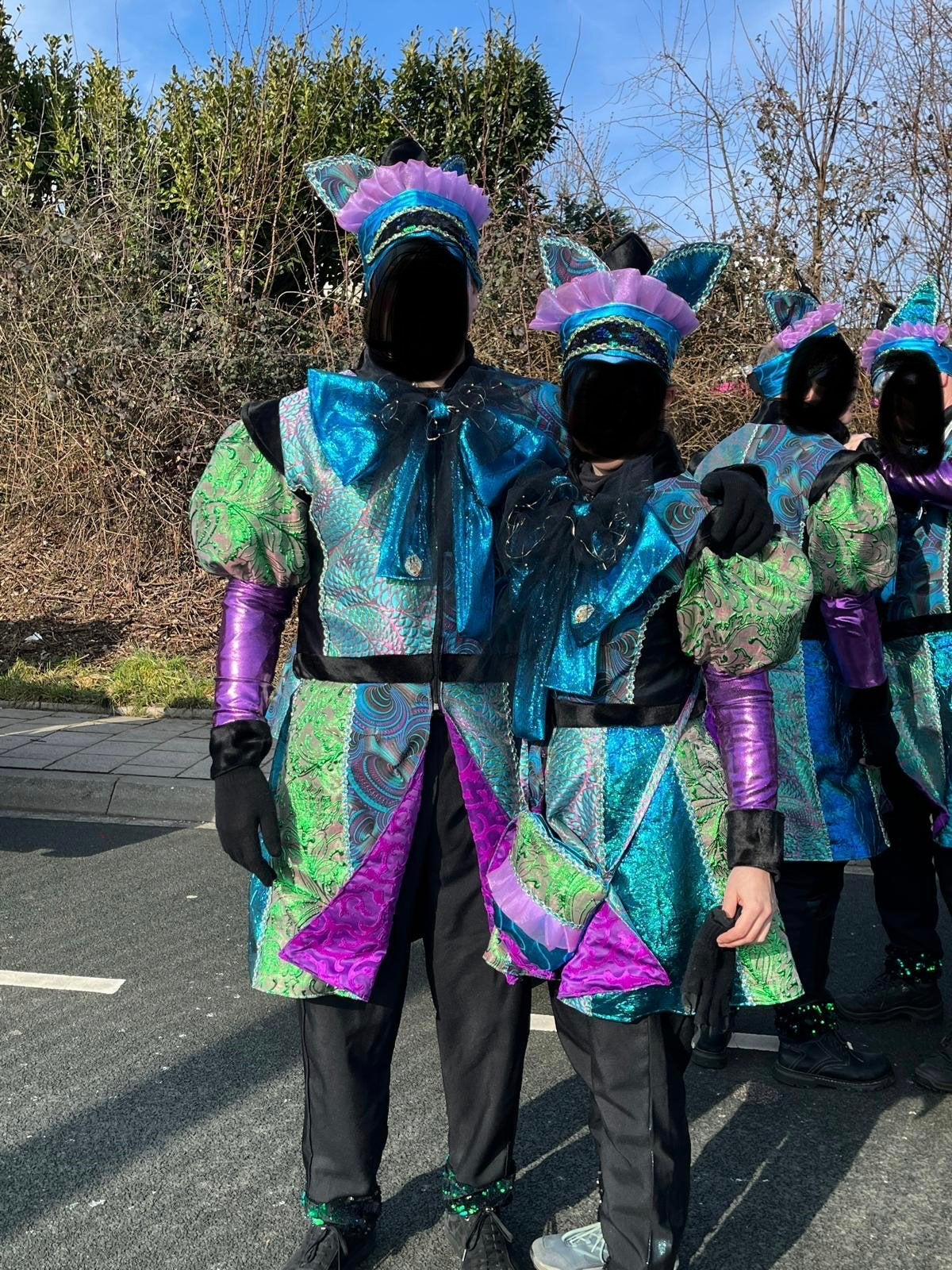 Carnavalskleding loopgroep (35 personen), Carnaval, Kleding, Gedragen, Ophalen