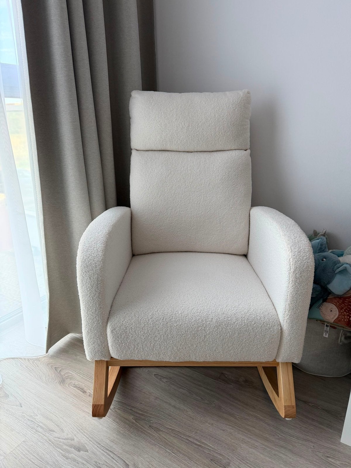 Een prachtige schommelstoel in crèmewitte bouclé stof, Ophalen, Zo goed als nieuw, Stof, 50 tot 75 cm