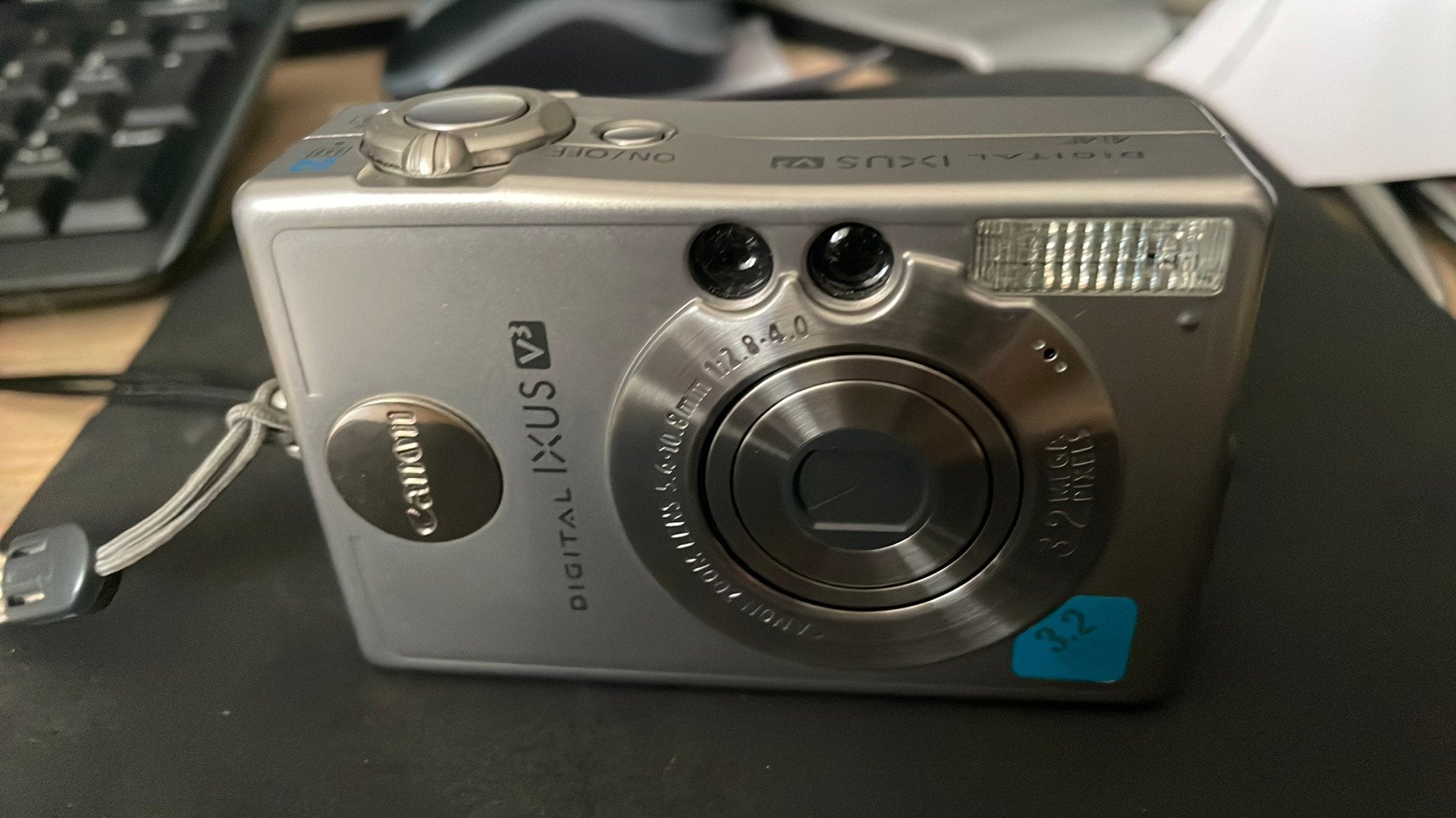 Vintage Canon digital Ixus V3 defect, Canon, Ophalen of Verzenden, Compactcamera, Niet werkend