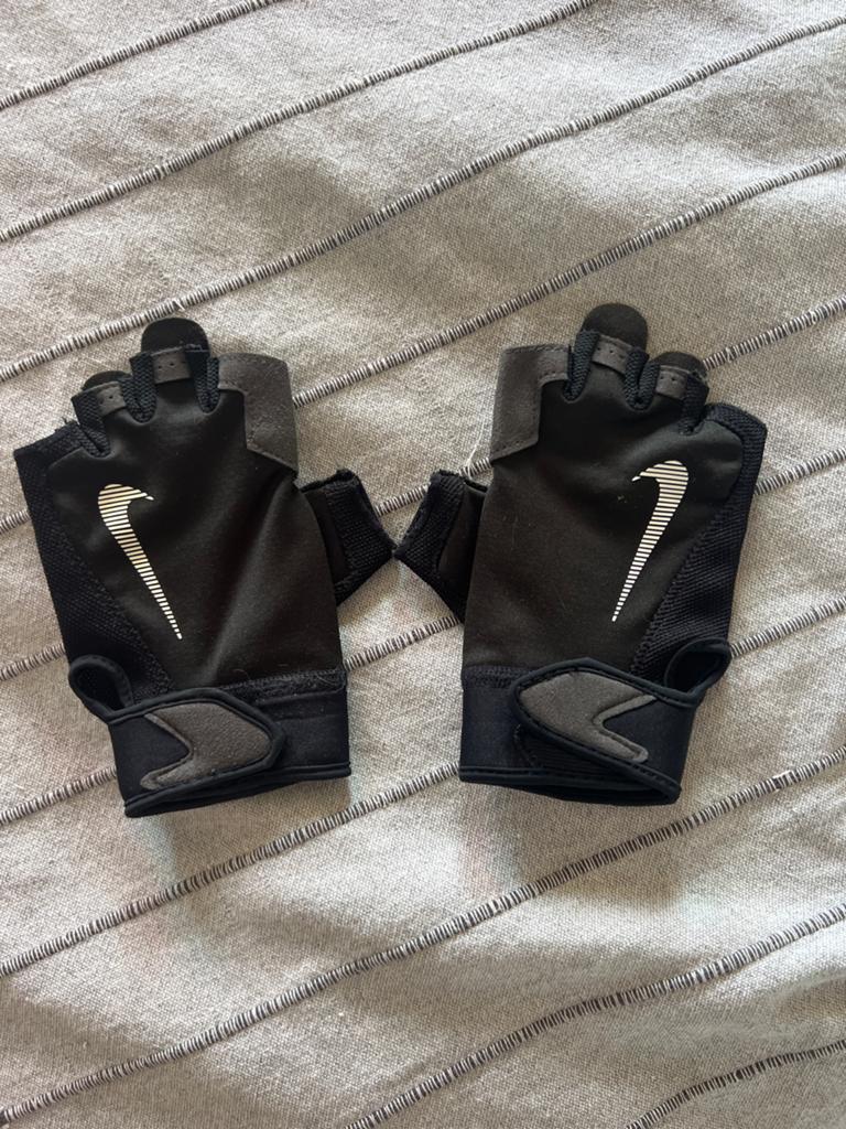 Nike fitness handschoenen - Maat S, Ophalen of Verzenden, Zo goed als nieuw, Armen, Overige typen