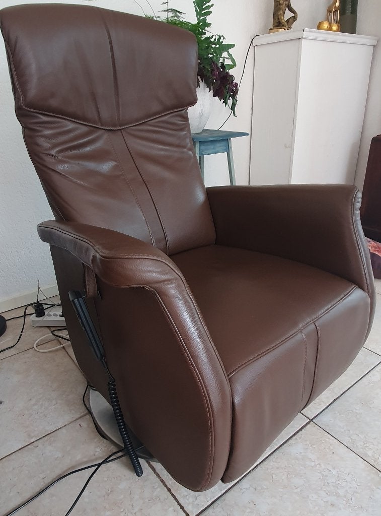 Elektrische sta-op-stoel - bruin leer., Ophalen, Gebruikt, Minder dan 75 cm, Leer