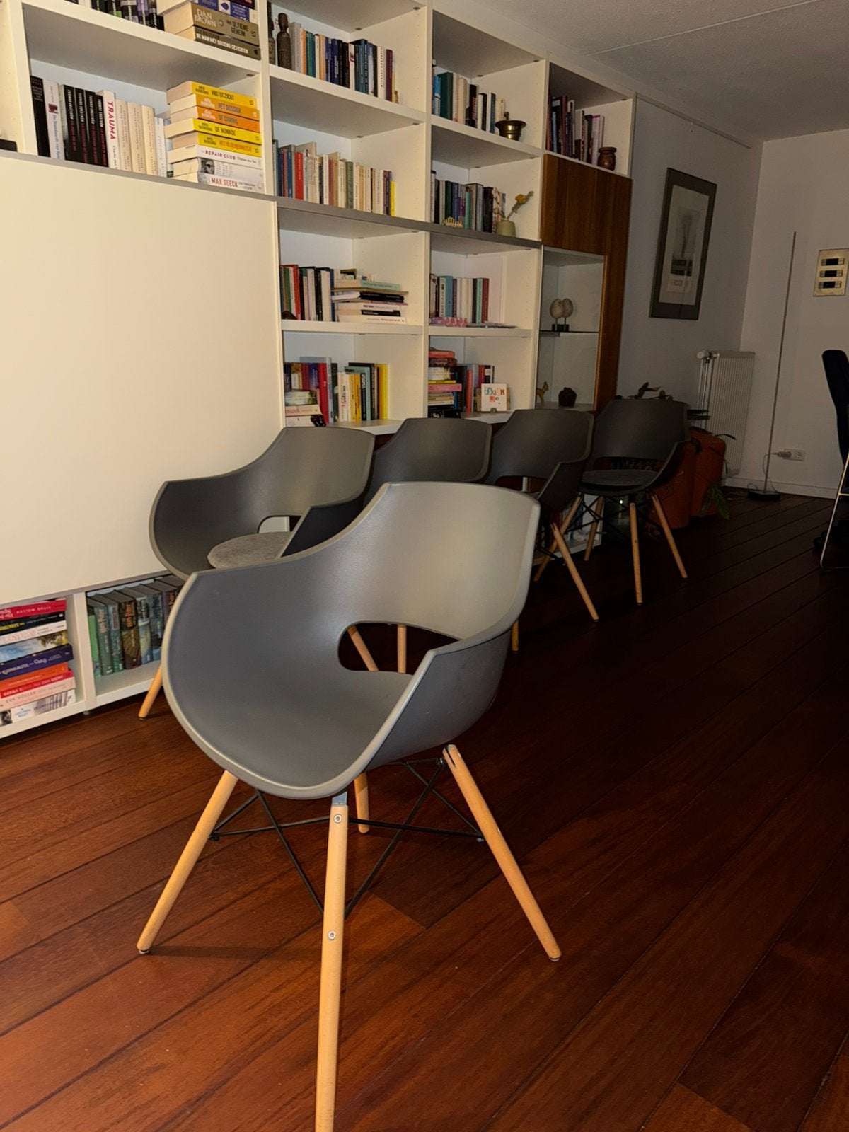 5 eettafel stoelen, Ophalen of Verzenden, Zo goed als nieuw, 75 m² of meer, Laminaat