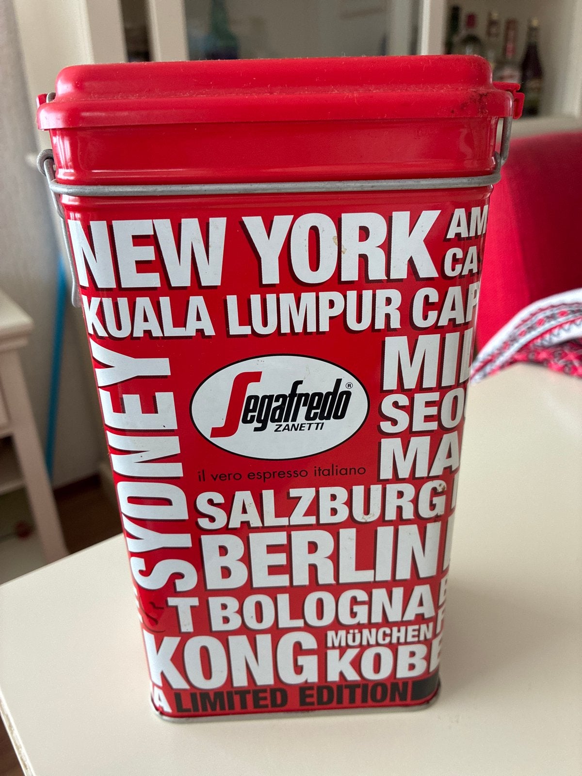 Segafredo Limited Edition Koffieblik - Wereldsteden, Antiek en Kunst, Ophalen of Verzenden