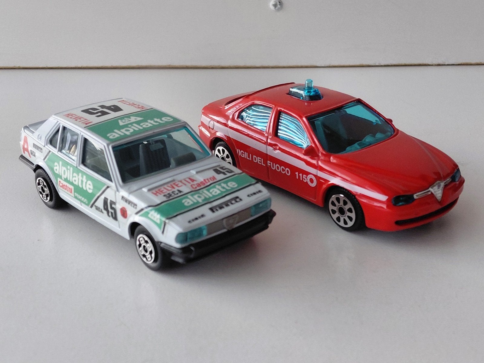 Bburago Alfa Romeo Giulietta & 156 modelauto miniatuurauto, Ophalen of Verzenden, Zo goed als nieuw, Auto, Overige merken