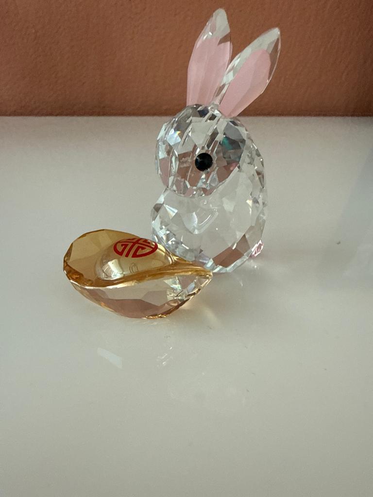 Kristallen konijn met gouden geluksmunt Swarovski, Verzamelen, Swarovski, Ophalen of Verzenden, Zo goed als nieuw