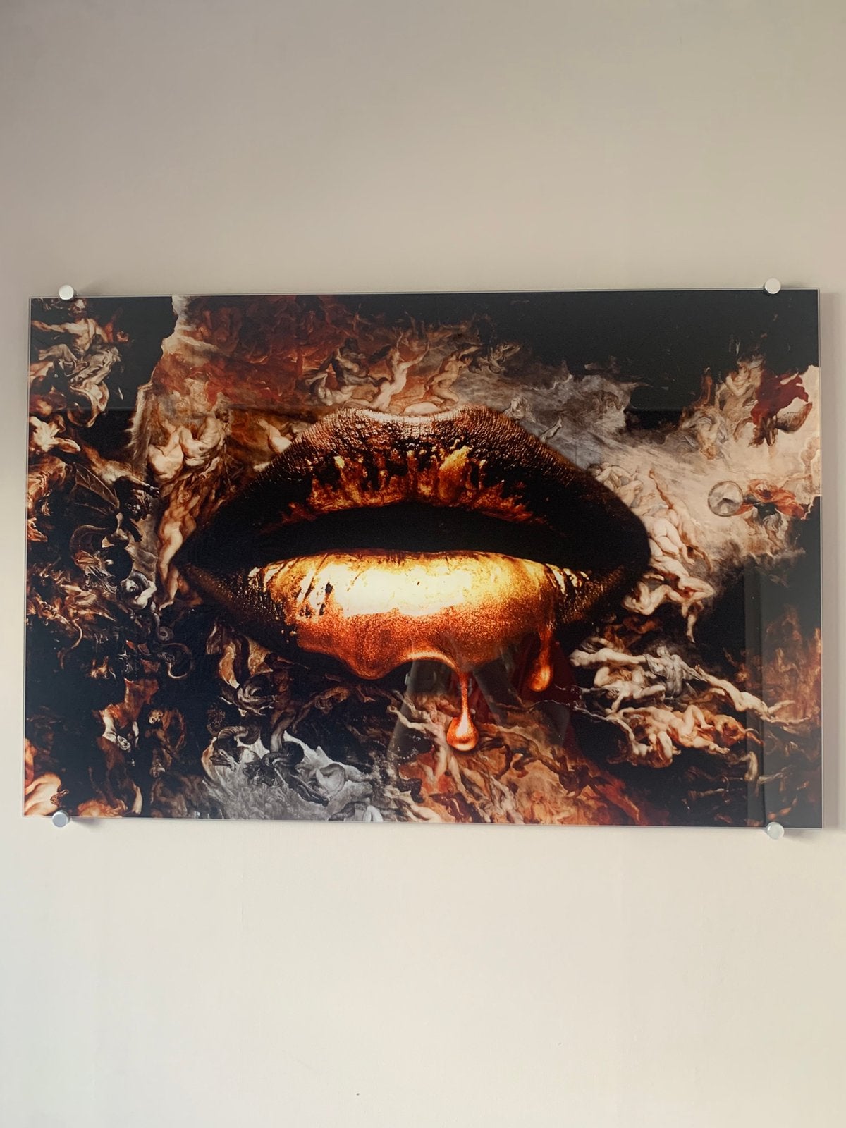 Glas schilderij lippen, Ophalen