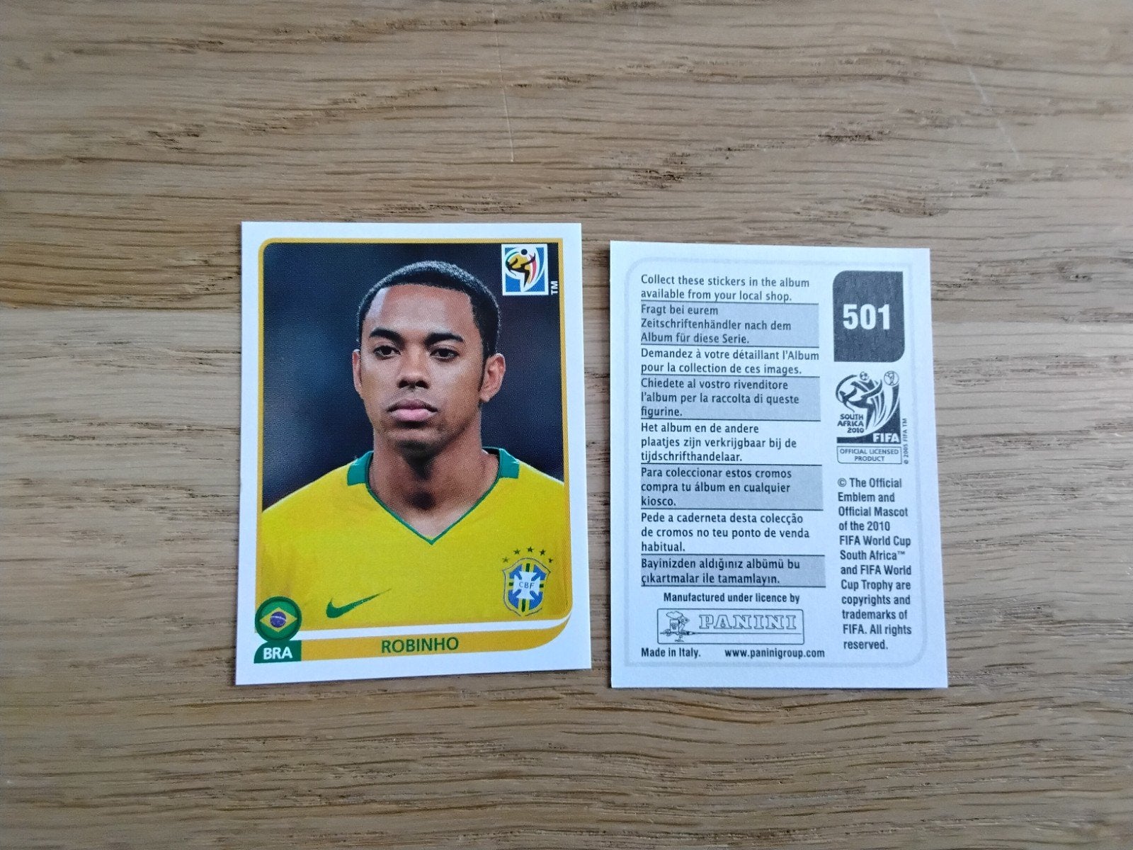 Panini WK 2010 Sticker Robinho Brazilië #501, Ophalen of Verzenden, Zo goed als nieuw, Poster, Plaatje of Sticker