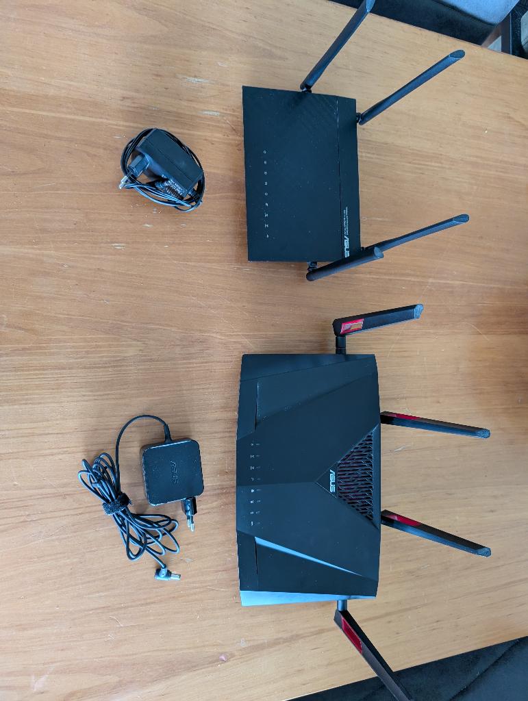 Asus RT-AC88U en RT-AC12300G+ routers, Ophalen of Verzenden, Gebruikt, Router, Asus router