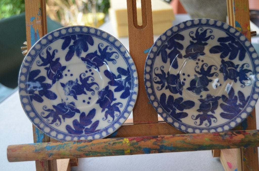 2 Fraaie Japanse (?) bordjes decor van Koi, Antiek en Kunst, Ophalen of Verzenden