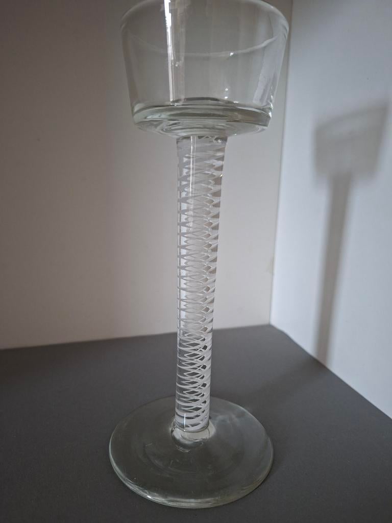 20 cm Hoog slingerglas 800 gram ! witte slingers zeldzaam., Ophalen of Verzenden
