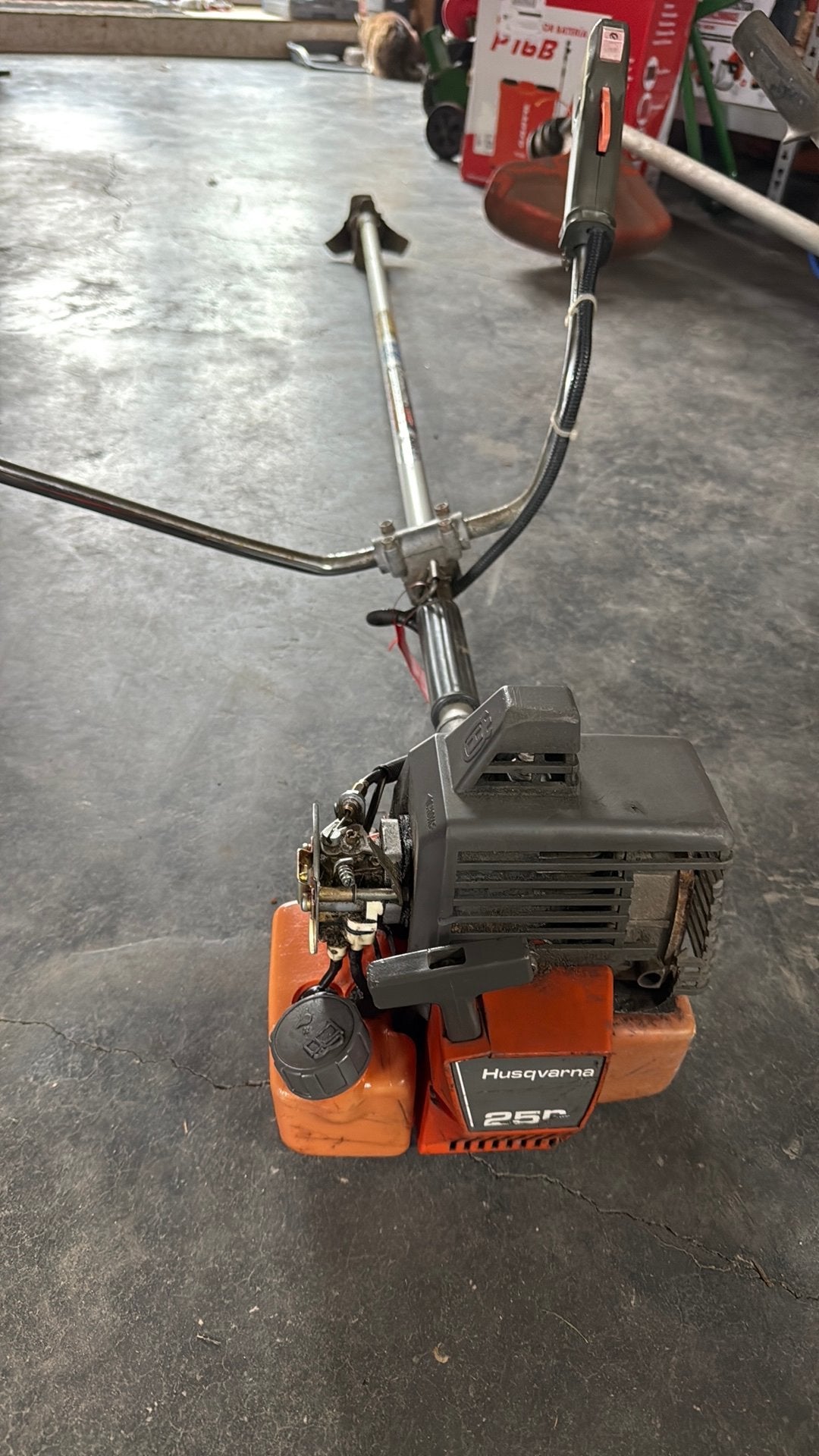 Husqvarna 25 r, Ophalen of Verzenden, Zo goed als nieuw, Benzine