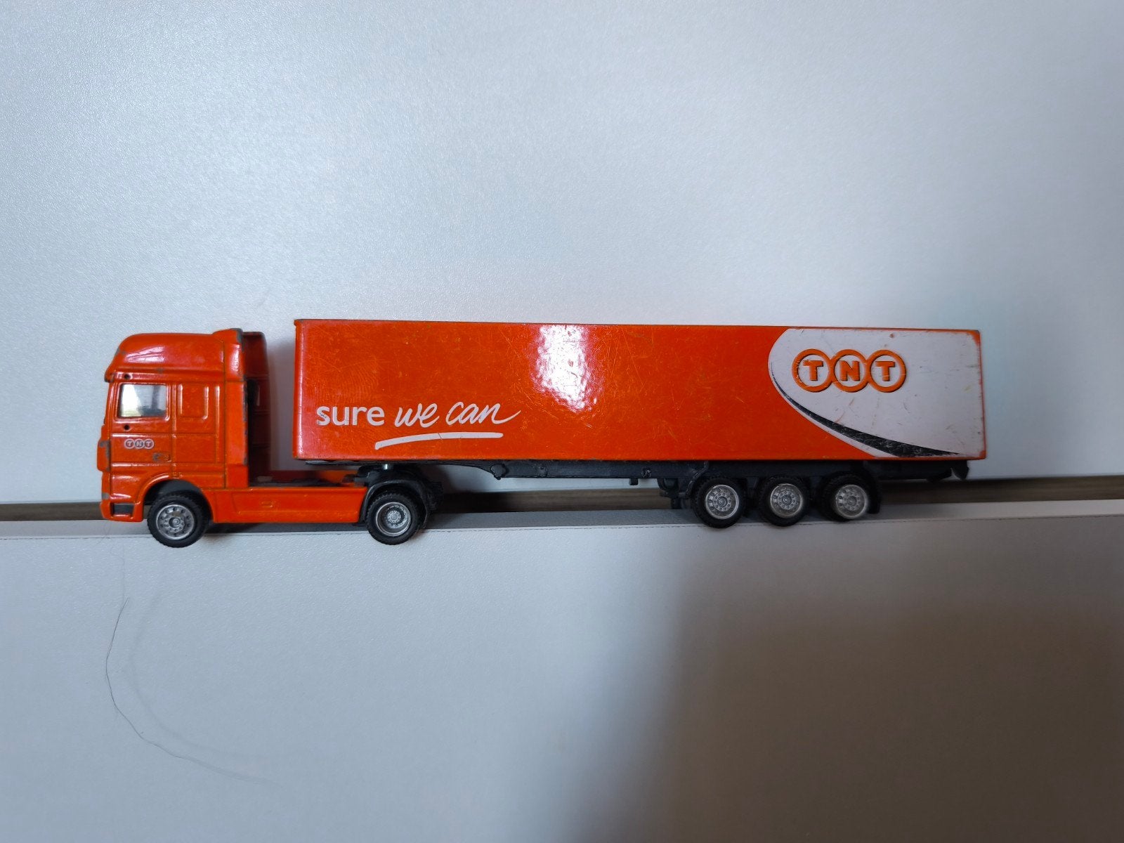 TNT vrachtwagen miniatuur, Ophalen of Verzenden, Zo goed als nieuw, Bus of Vrachtwagen