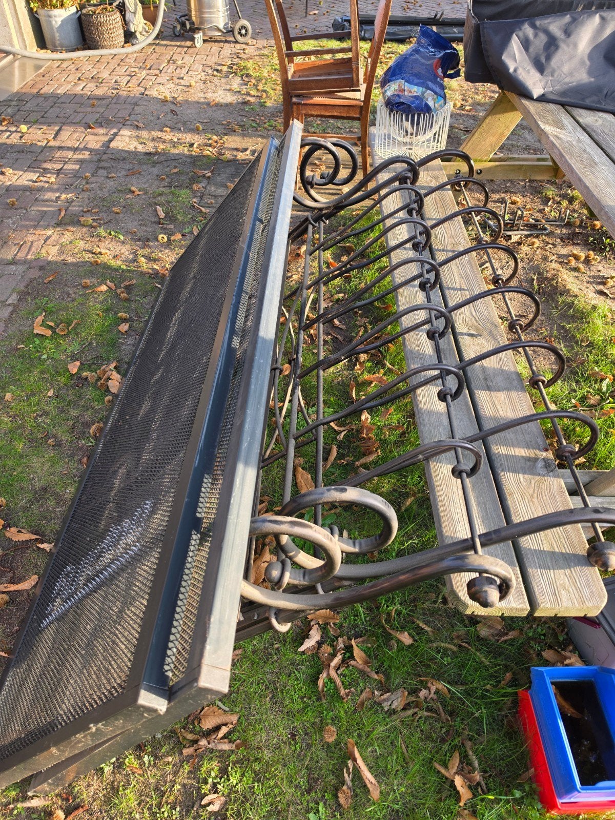 Klassiek bed met metalen bankje met kussen., Ophalen, Gebruikt, Zwart, Tweepersoons