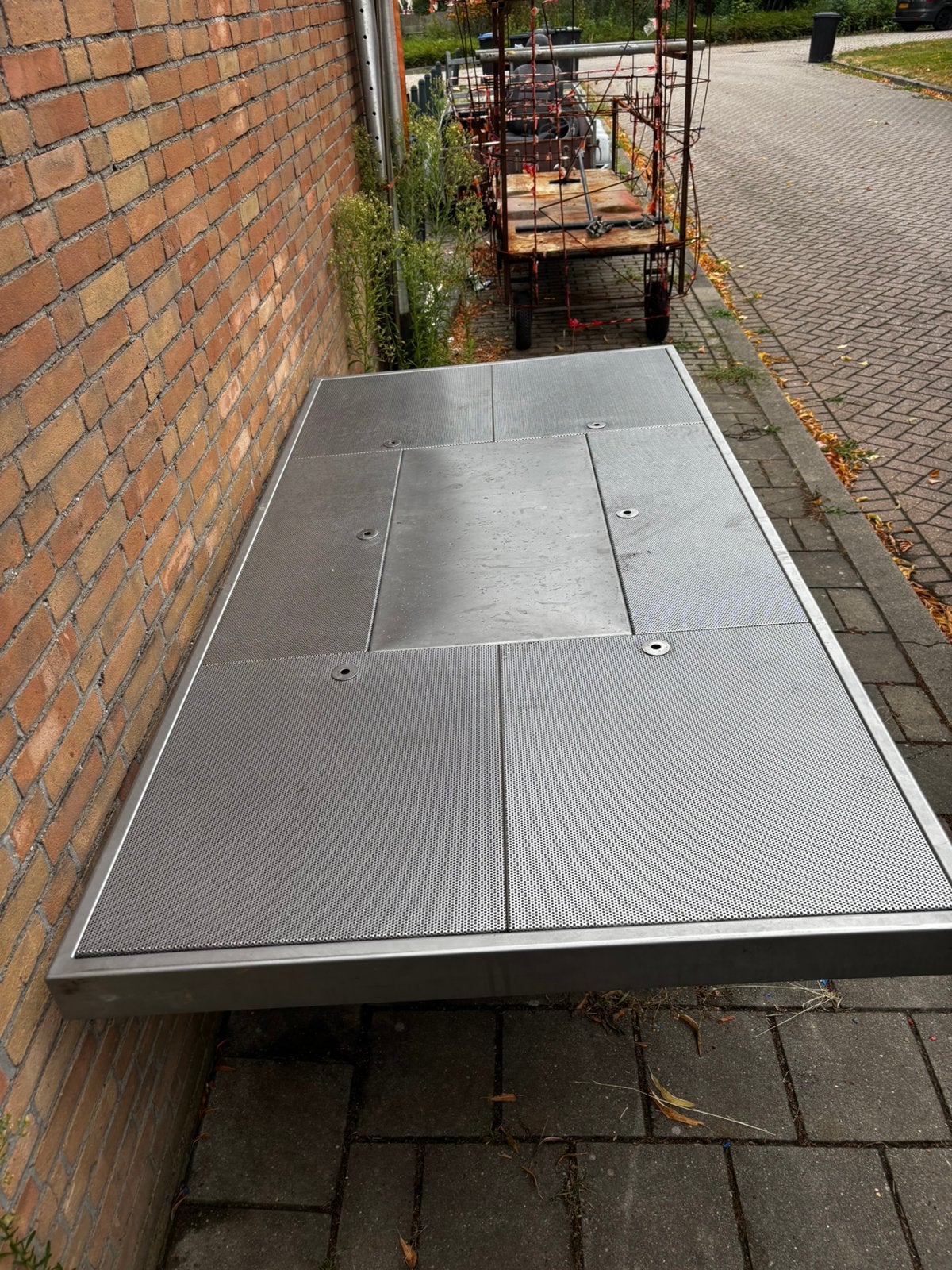 Rvs werktafel met afneembare roosters en met afzuiging, Ophalen, Zo goed als nieuw, 70 tot 120 cm