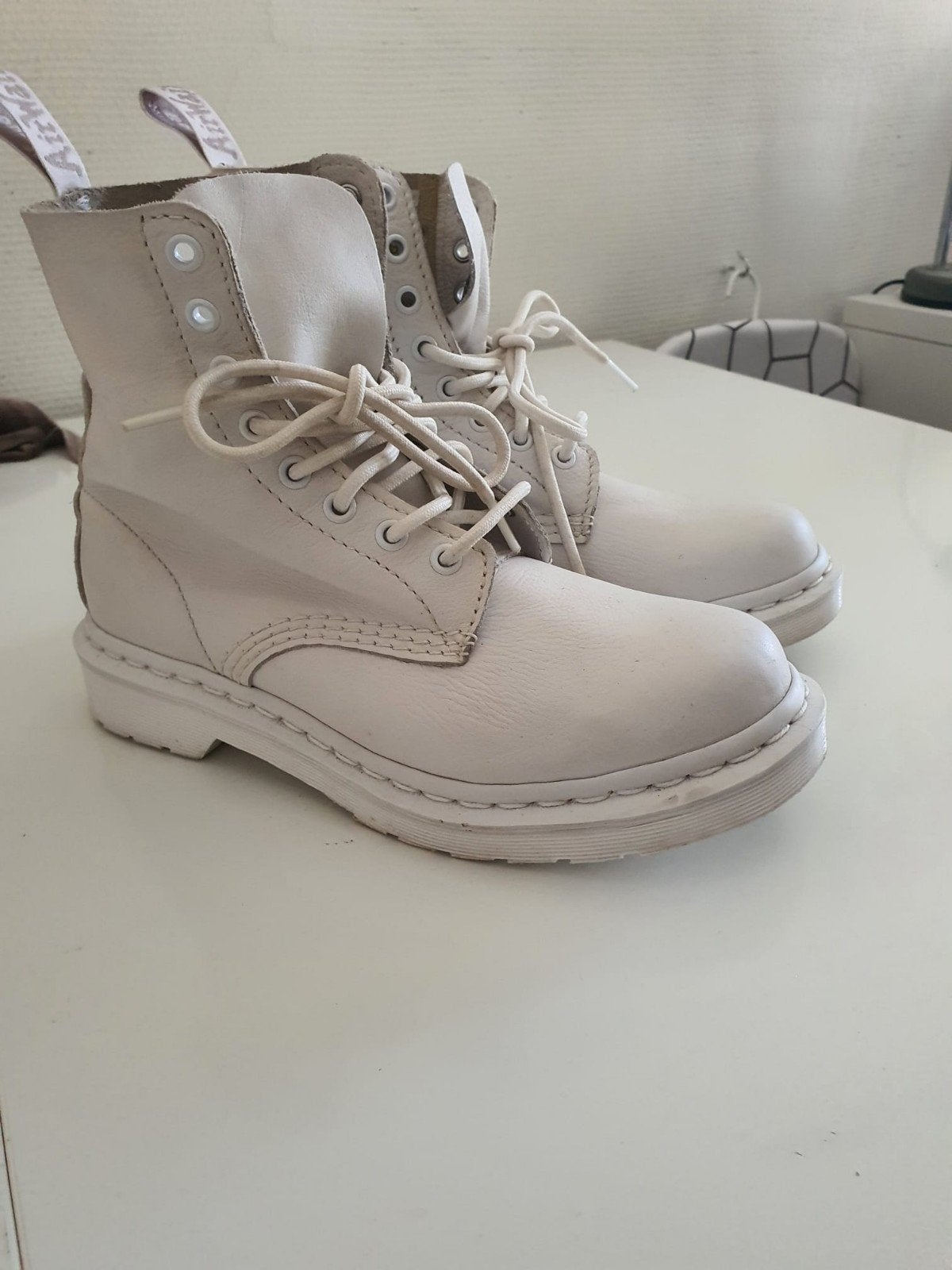 Dr. Martens 1460 Pascal Virginia Laarzen - Crème, Kleding | Dames, Schoenen, Overige kleuren, Lage of Enkellaarzen, Ophalen of Verzenden