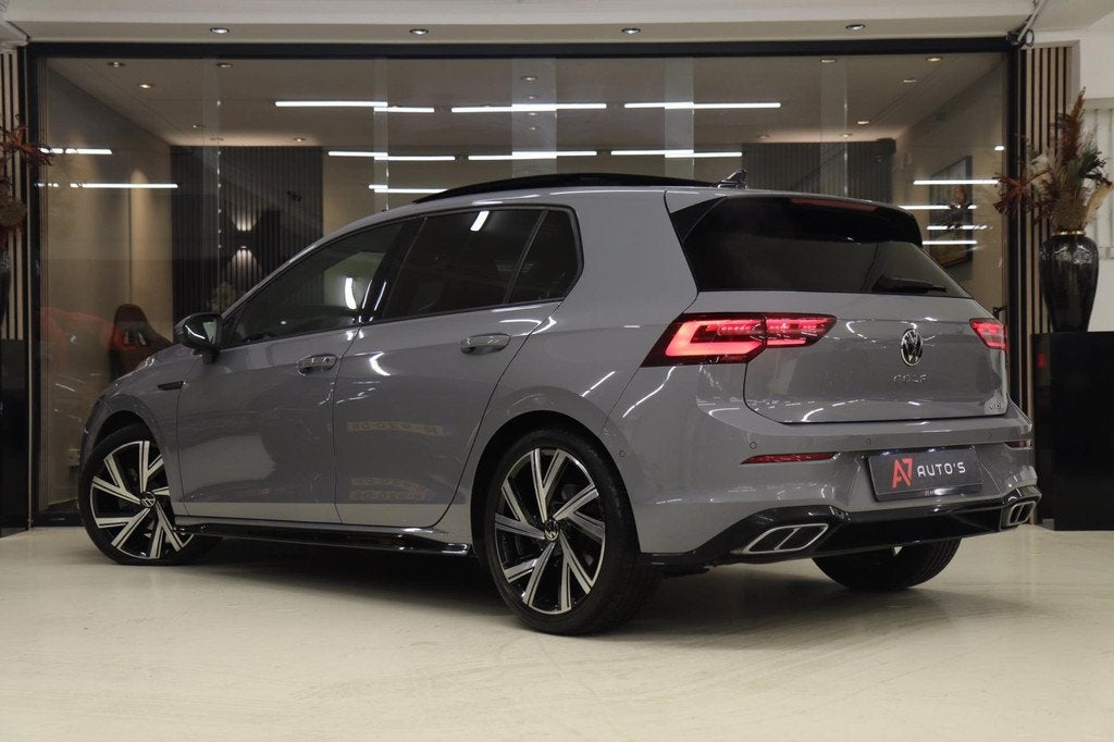Volkswagen Golf 1.5 eTSI R-Line PANO/CAM/CARPLAY/KEYLES/IQ/A, Stof, Euro 6, Bedrijf, 131 pk