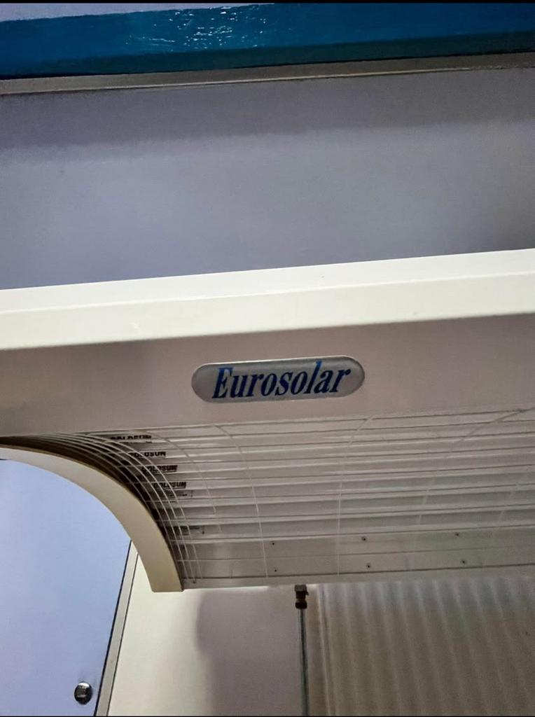 Eurosolar zonnebank, Ophalen, Zo goed als nieuw, Zonnebank enkelzijdig, 10 tot 15 lampen