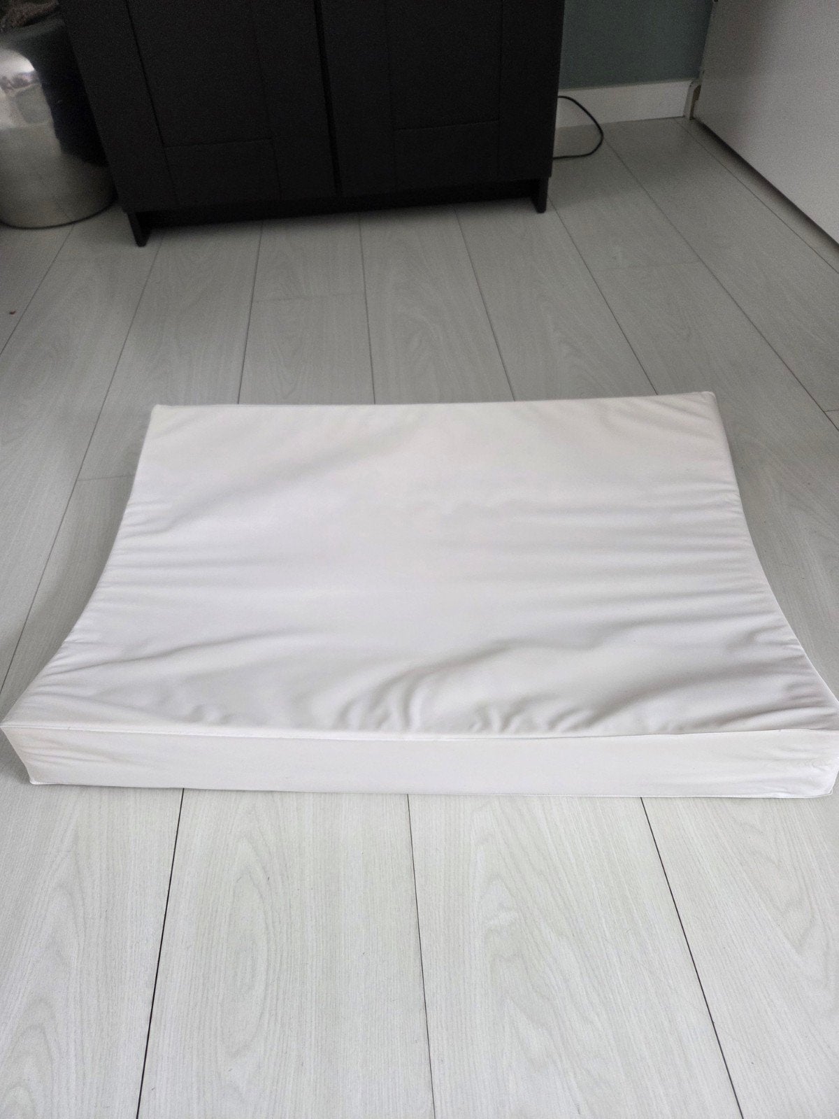 Een z.g.a.n. Aankleedkussen, kleur wit., Ophalen, Gebruikt