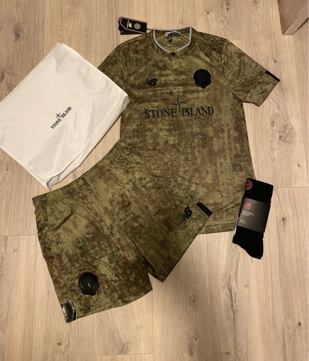 Stone island x new ballance tenue L, Ophalen of Verzenden, Zo goed als nieuw