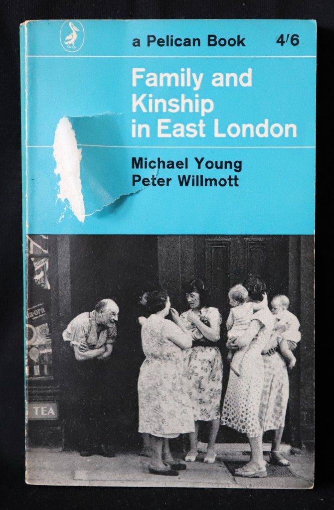 Family and Kinship in East London. Michael Young & Peter W, Ophalen of Verzenden, Gelezen, Michael Young & Peter Willmott., Europa