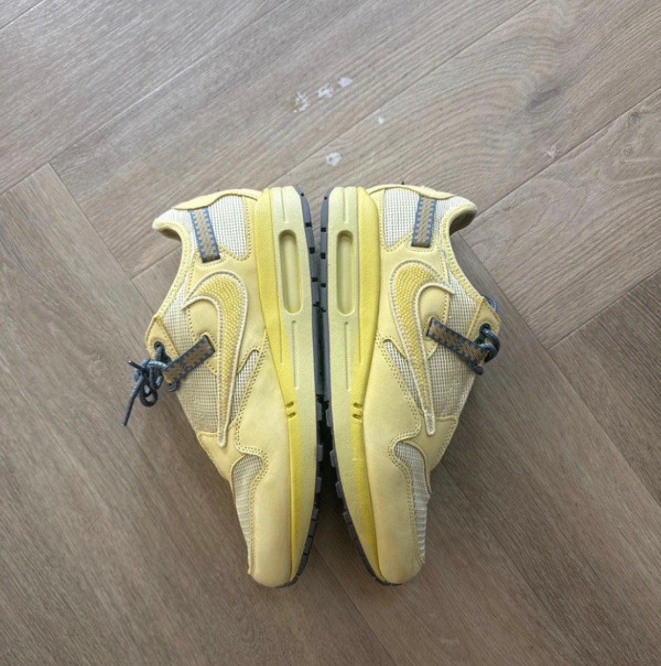 Nike Air Max 1 Travis Scott Saturn Gold 42,5 Eu, Kleding | Heren, Schoenen, Overige kleuren, Ophalen of Verzenden, Sneakers of Gympen