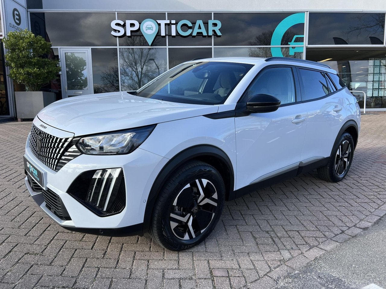 Peugeot 2008 1.2 Hybrid 145 Allure Automaat Adaptive cruise, Auto's, Peugeot, Automaat, 145 pk, Gebruikt, 1199 cc