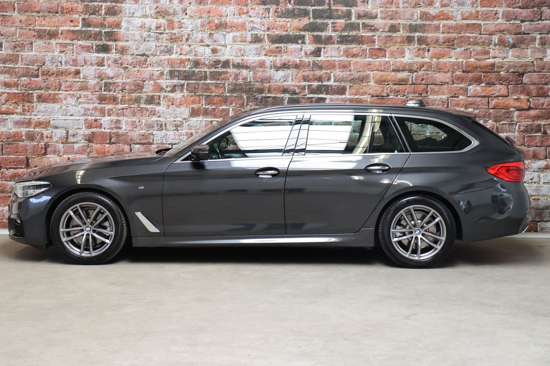 BMW 5 Serie Touring 520i High Executive M Sport Pakket Autom, Auto's, Automaat, Achterwielaandrijving, Gebruikt, 4 cilinders