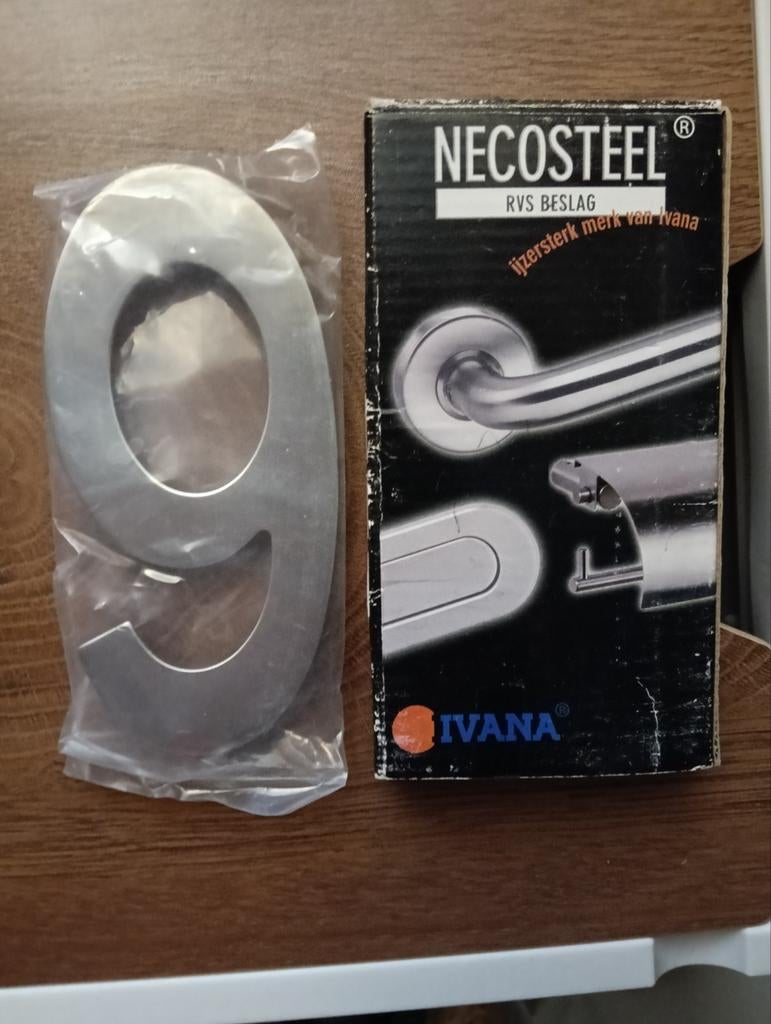 Nieuwe RVS Huisnummer van NECOSTEEL (IVANA), Doe-het-zelf en Verbouw, Hang- en Sluitwerk, Ophalen of Verzenden, Nieuw, Rvs, Overige typen