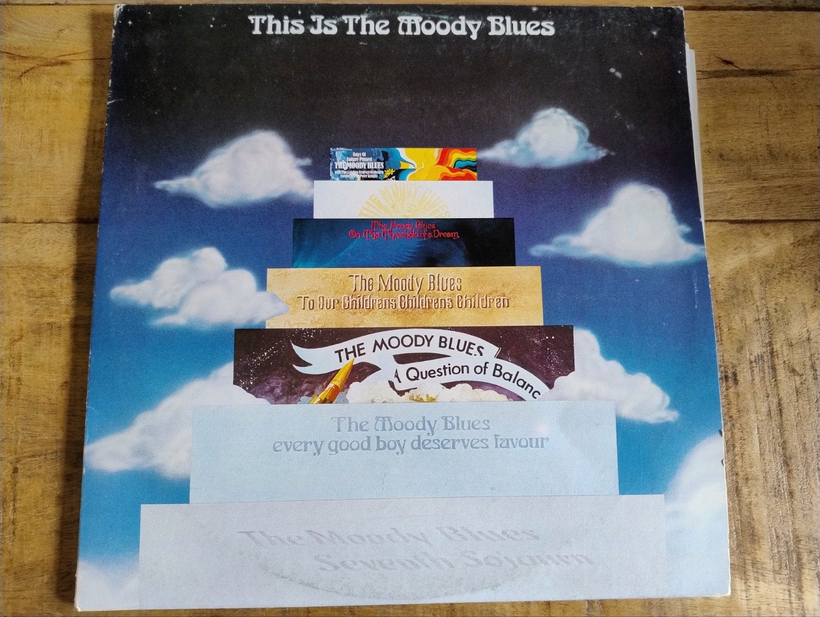 The Moody Blues - This Is The Moody Blues Dubbel-LP, Gebruikt, Pop, Complilatie, Ophalen of Verzenden