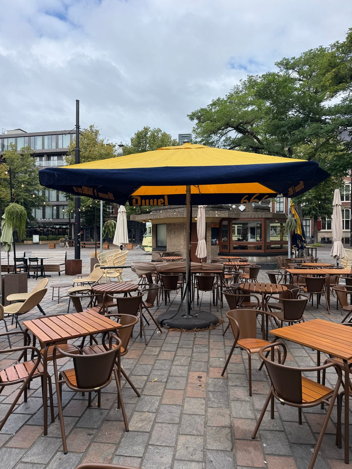 Grote Duvel parasol voor horeca of tuin, Ophalen, Gebruikt, 3 tot 4 meter, Stokparasol