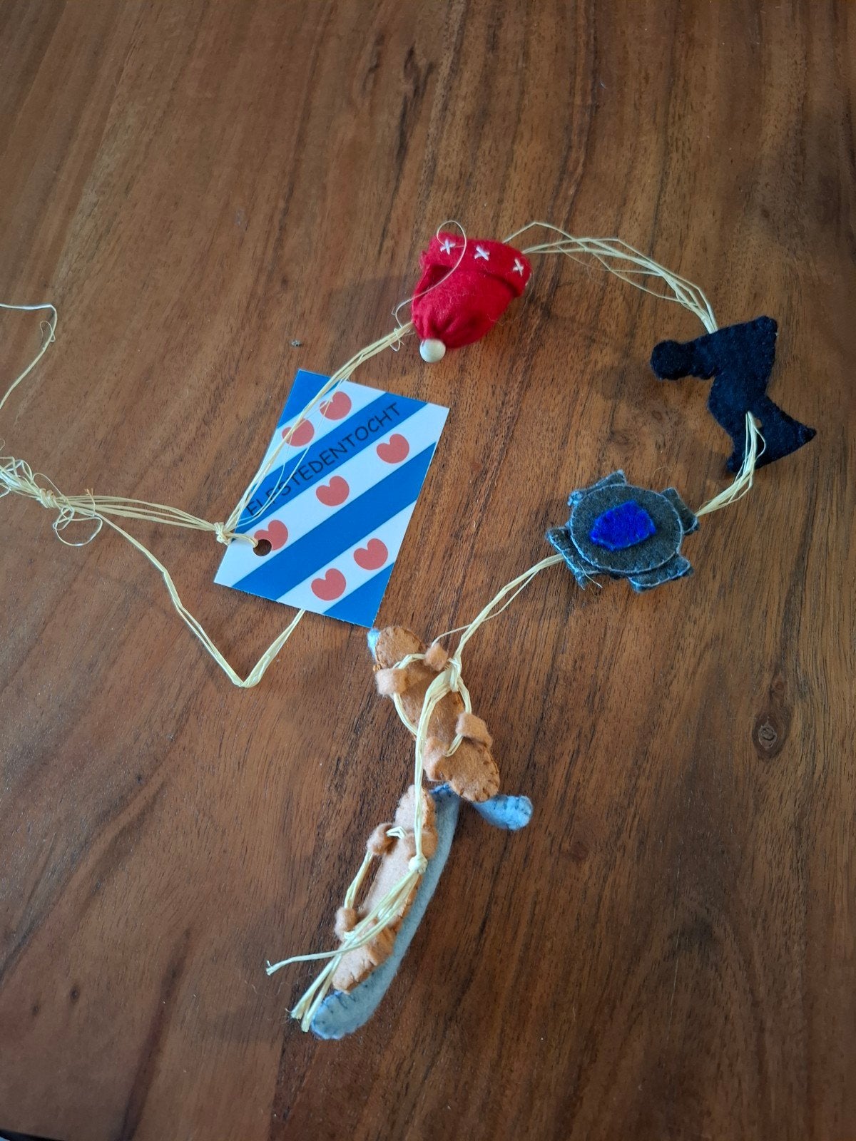 Elfstedentocht slinger met vilten figuurtjes, Ophalen of Verzenden, Gebruikt