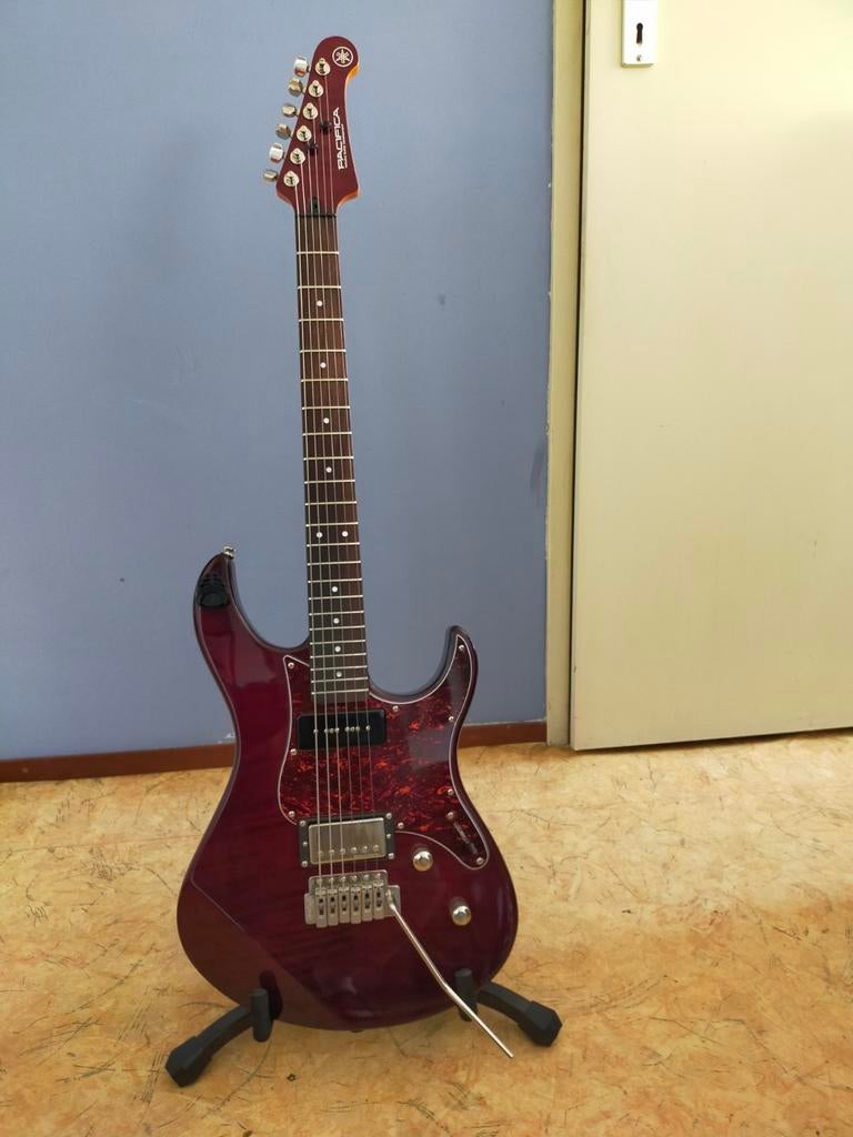 Te koop Yamaha Pacifica 611 VFM plus kleur rood, Ophalen, Zo goed als nieuw, Solid body, Overige merken