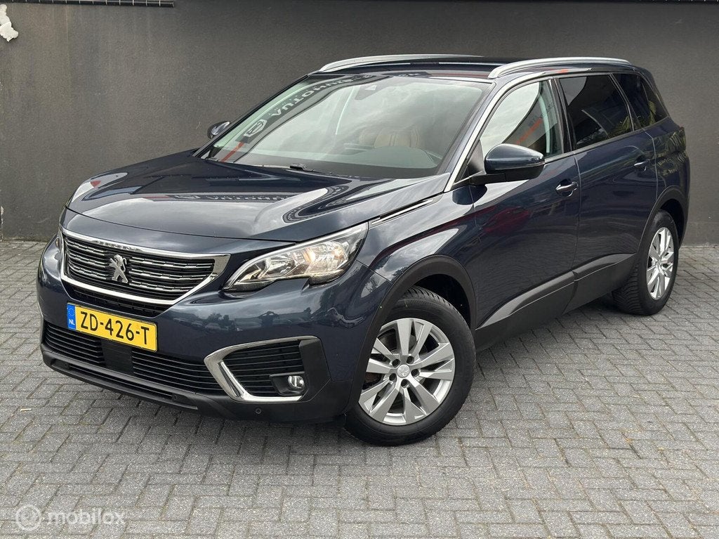 Peugeot 5008 7-Zits|Camera 360°|CarPlay | Trekhaak | Cruise, Auto's, Voorwielaandrijving, Gebruikt, 1199 cc, Blauw