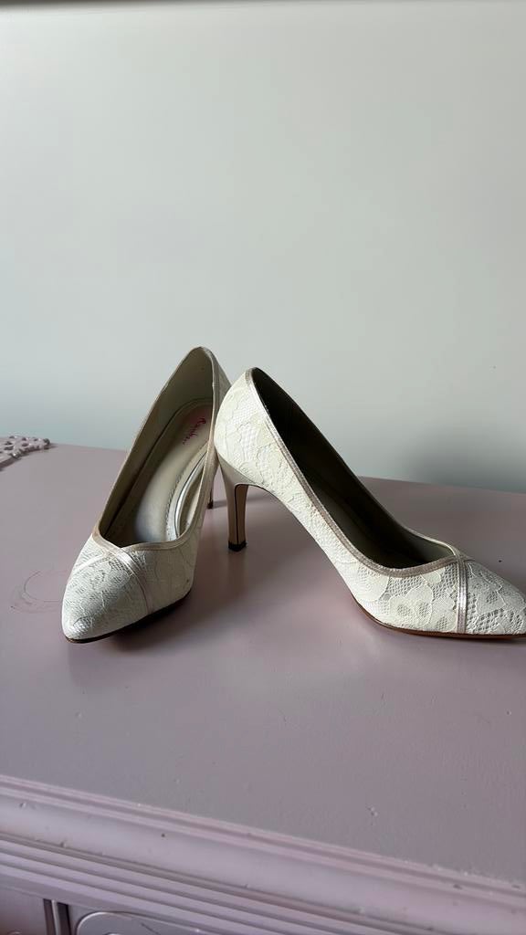 Bruidsschoenen met mooie kant, offwhite. Maat 40/40,5, Ophalen, Gedragen, Wit, Sneakers of Gympen