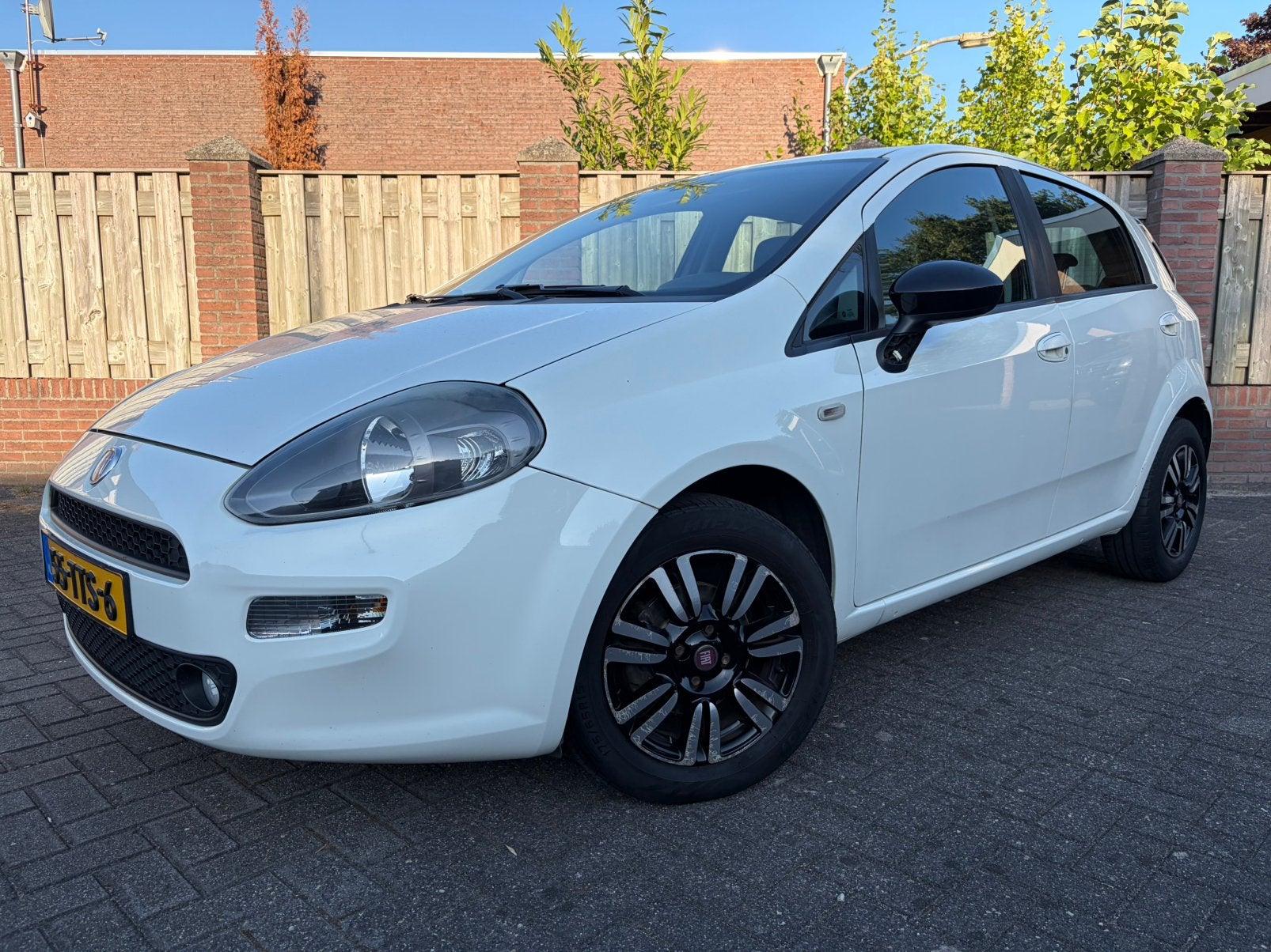 Fiat Punto 0.9 Twinair 86PK, Euro 5, Zwart, 400 kg, Wit