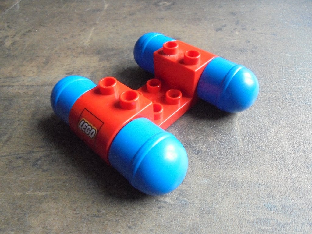 Lego Duplo Car Base with Blue Wheels & Lego Logo(zie foto's), Ophalen of Verzenden, Gebruikt, Losse stenen, Duplo