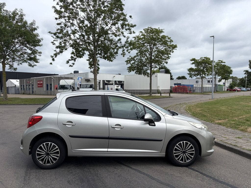 Peugeot 207 1.4 VTi X-line 100 PK. (bj 2009), Auto's, Voorwielaandrijving, Stof, Gebruikt, Zwart