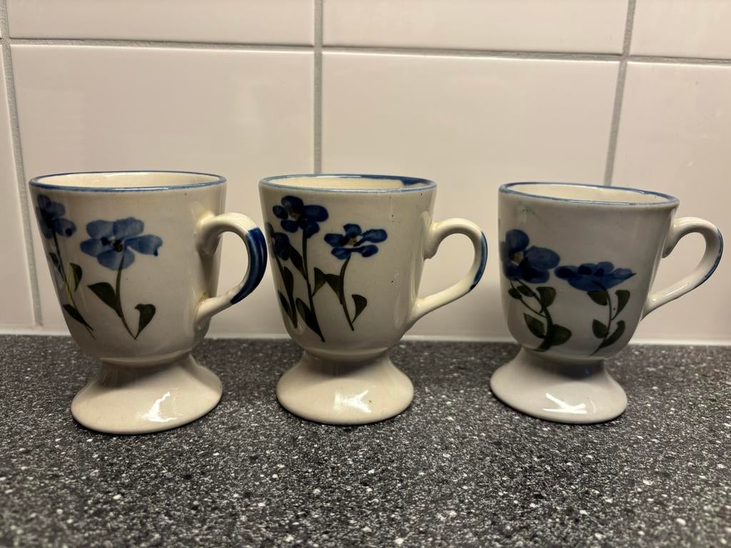 Set van 3 handgeschilderde keramische mokken met bloemen, Ophalen, Zo goed als nieuw