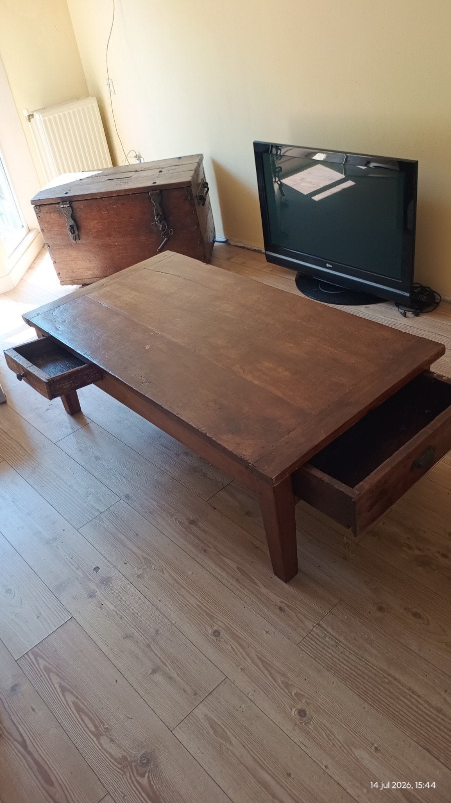 Robuuste eikenhouten salontafel met lades, Ophalen of Verzenden
